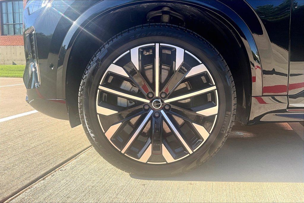 Certified 2026 Volvo XC90 B6 Plus AWD/4WD image 11