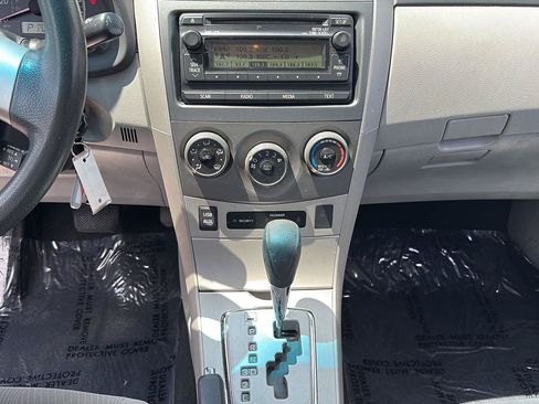 Used 2012 Toyota Corolla LE FWD image 12