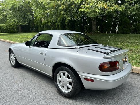 Used 1990 MAZDA MX-5 Miata RWD image 32