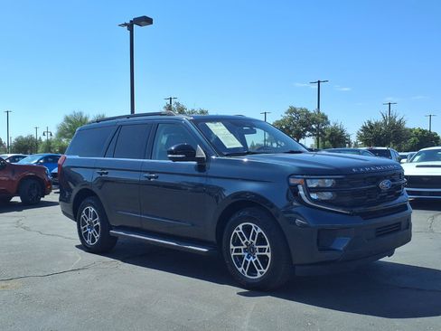 Certified 2025 Ford Expedition Active AWD/4WD image 8