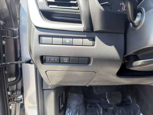 Used 2023 Nissan Rogue SV FWD image 17