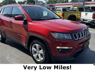 Used 2019 Jeep Compass Latitude image 1