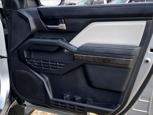 Used 2025 Toyota Tacoma Limited image 21