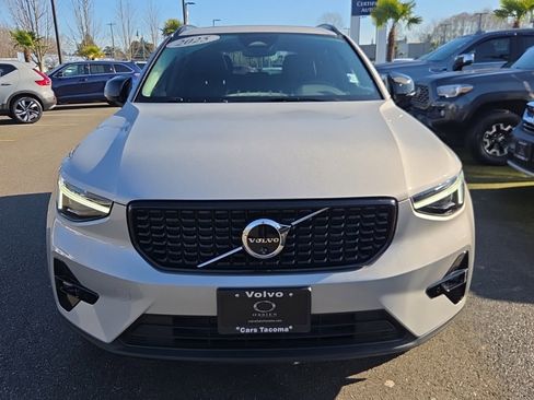 Used 2025 Volvo XC40 B5 Plus w/ Climate Package image 11