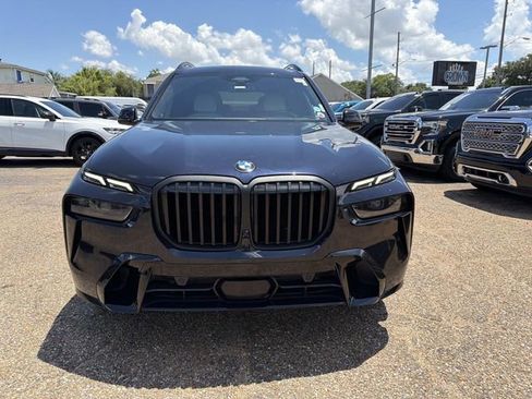 Used 2023 BMW X7 xDrive40i w/ M Sport Package AWD/4WD image 2
