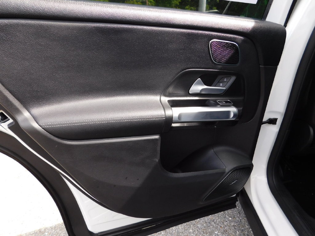 Used 2021 Mercedes-Benz GLB 250 4MATIC w/ Premium Package image 11
