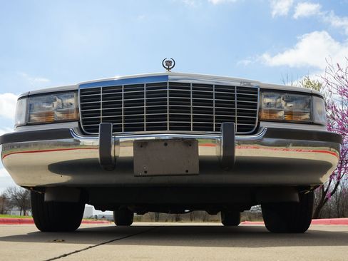 Used 1993 Cadillac Fleetwood Sedan image 25