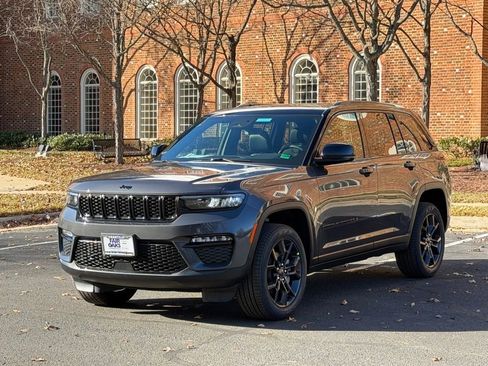New 2025 Jeep Grand Cherokee Limited image 3