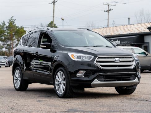Used 2018 Ford Escape Titanium image 3