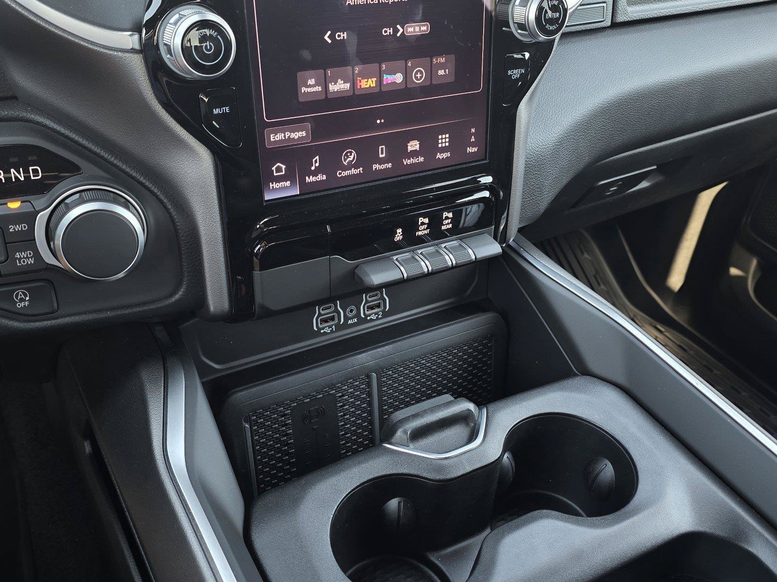 New 2027 RAM 3500 Big Horn AWD/4WD image 17