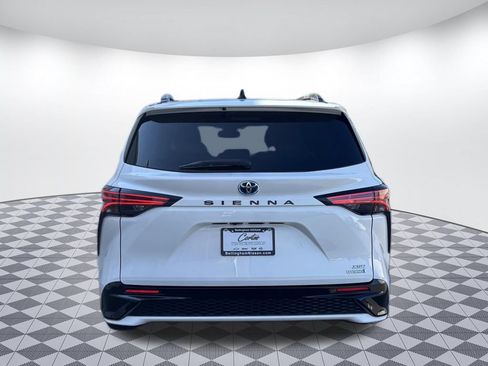 Used 2021 Toyota Sienna XSE FWD image 6