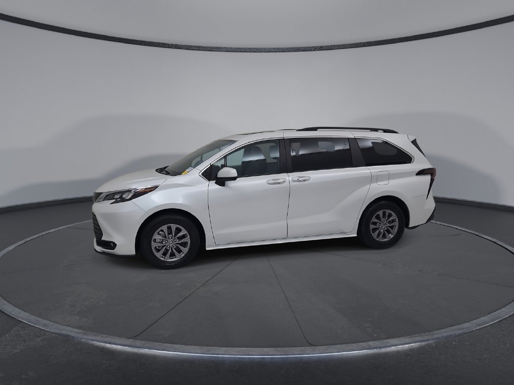 Used 2025 Toyota Sienna XLE FWD image 10
