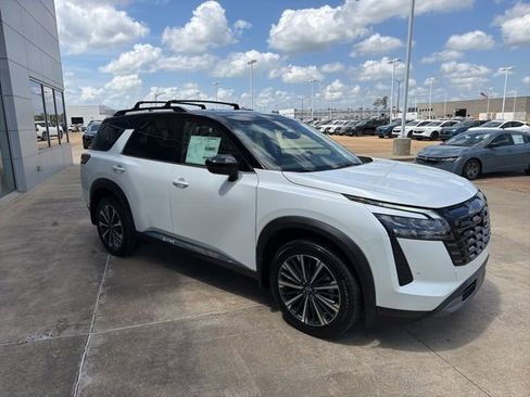 New 2026 Nissan Pathfinder Platinum image 5