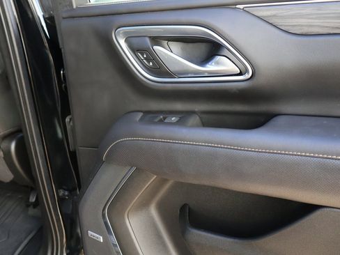 Used 2022 GMC Yukon SLT w/ SLT Premium Package image 14