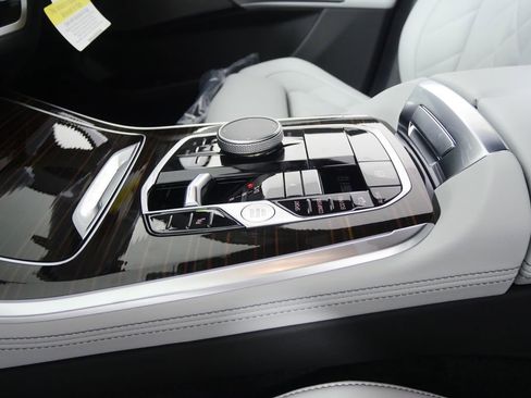 Used 2026 BMW X5 xDrive40i w/ Premium Package image 21