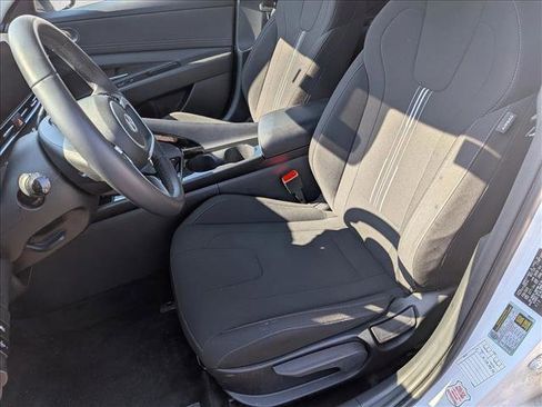 Used 2025 Hyundai Elantra SEL image 10