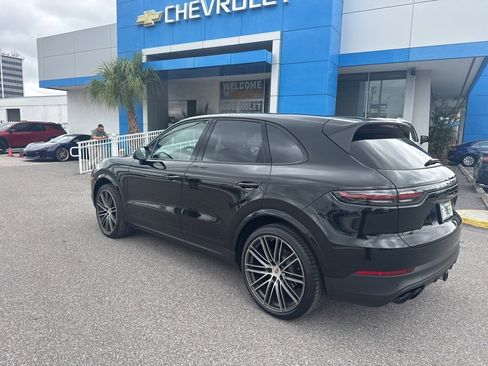 Used 2023 Porsche Cayenne S Platinum image 5