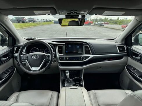 Used 2018 Toyota Highlander Limited Platinum image 17