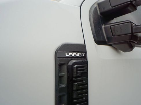 Used 2023 Ford F250 Lariat w/ Black Appearance Package image 9