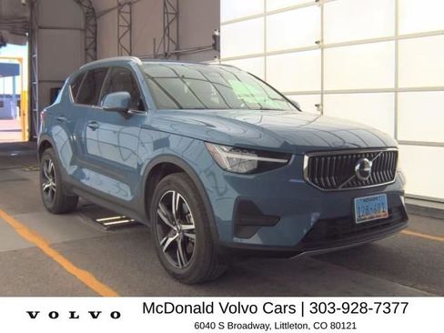 Certified 2025 Volvo XC40 B5 Core AWD/4WD image 4