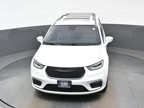 Used 2021 Chrysler Pacifica Touring-L w/ Uconnect Theater Family Group image 41