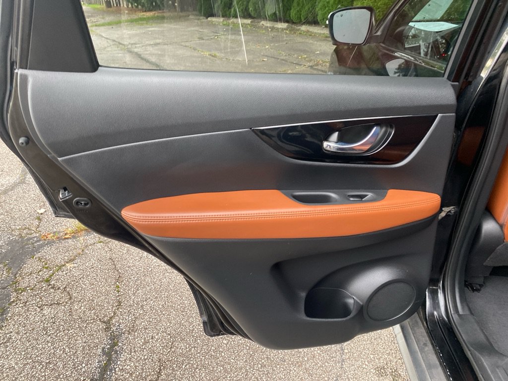Used 2018 Nissan Rogue SL w/ Premium Package AWD/4WD image 23
