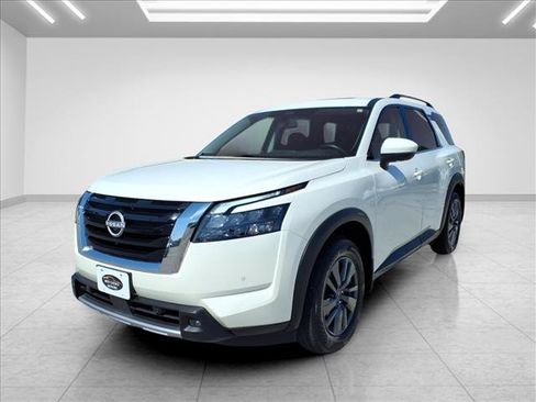Used 2024 Nissan Pathfinder SV AWD/4WD image 5