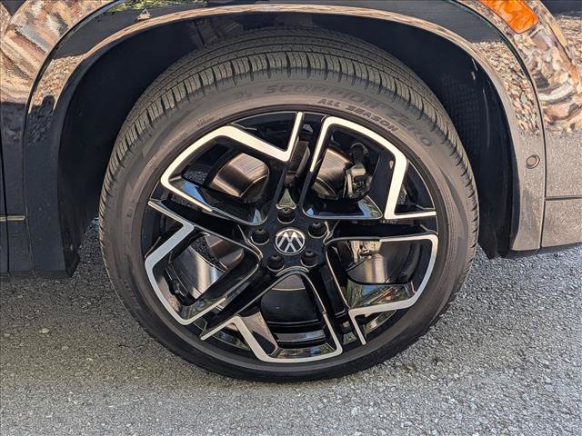 Used 2025 Volkswagen Tiguan SEL R-Line AWD/4WD image 7