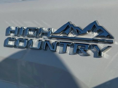Used 2024 Chevrolet Silverado 2500 High Country w/ Technology Package AWD/4WD image 17