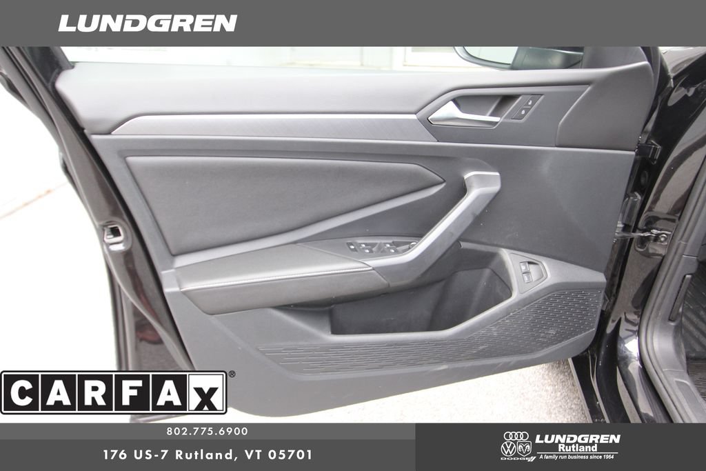 Used 2024 Volkswagen Jetta SE FWD image 14