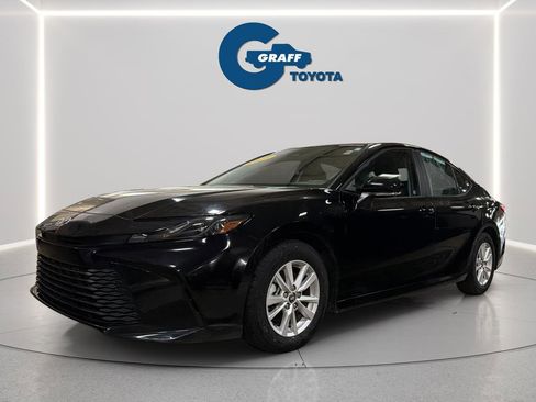 Used 2025 Toyota Camry LE FWD image 1