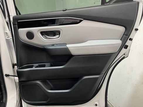 Used 2025 Honda Pilot Touring image 18
