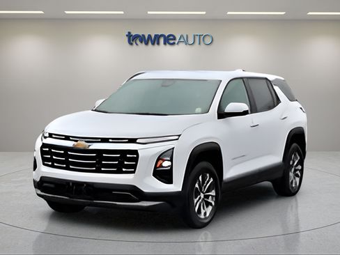 Used 2026 Chevrolet Equinox LT AWD/4WD image 3