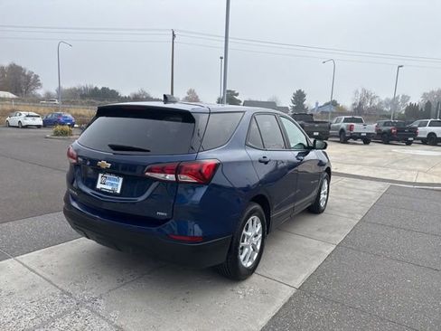 Used 2022 Chevrolet Equinox LS w/ LS Convenience Package AWD/4WD image 4