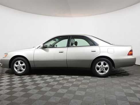 Used 1998 Lexus ES 330 FWD image 2
