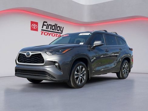 Certified 2025 Toyota Highlander XLE AWD/4WD image 1