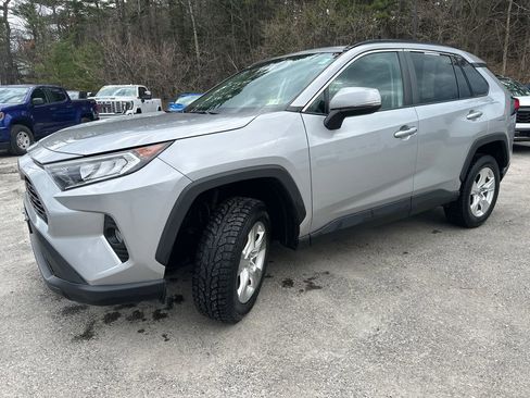 Used 2021 Toyota RAV4 XLE w/ Convenience Package AWD/4WD image 1
