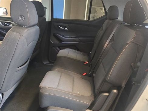 Used 2021 Chevrolet Traverse LT image 22