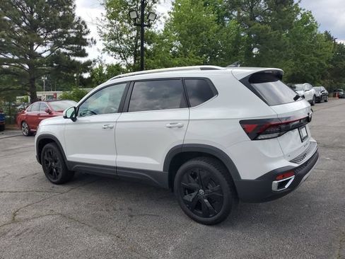 New 2026 Volkswagen Taos SE FWD image 6
