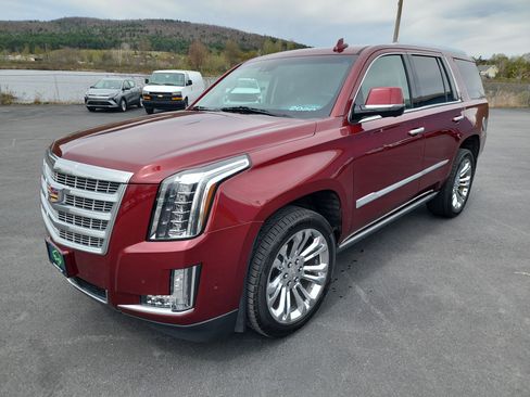 Used 2020 Cadillac Escalade Premium Luxury w/ LPO, Radiant Package AWD/4WD image 4