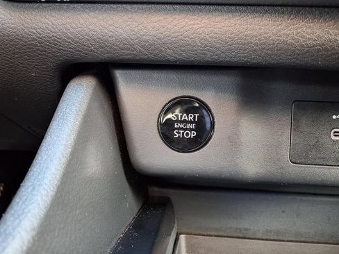 Used 2025 Nissan Rogue SV FWD image 10