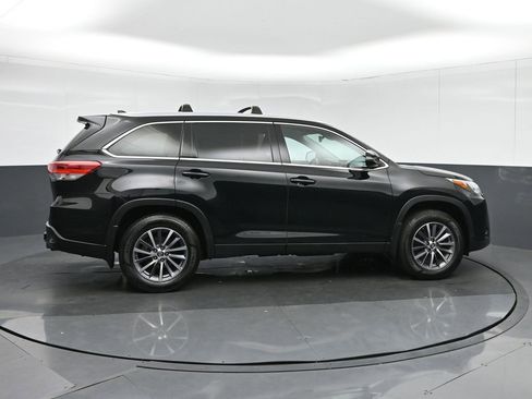 Used 2019 Toyota Highlander XLE image 8