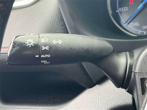 Used 2023 Toyota RAV4 SE image 29