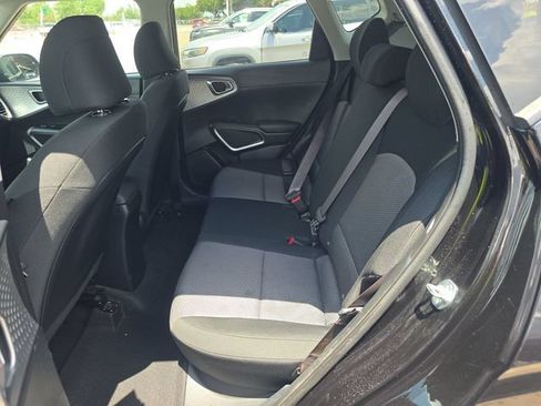 Used 2025 Kia Soul LX w/ LX Technology Package FWD image 11