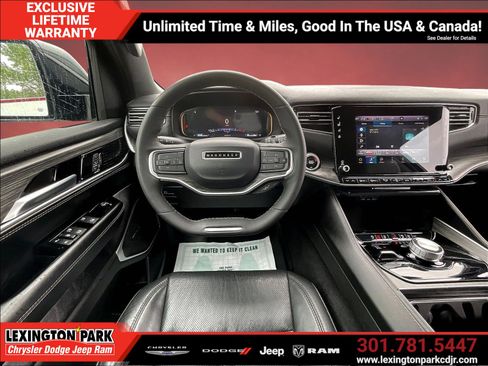 Used 2024 Jeep Wagoneer L Series II w/ Flexible Seating Group AWD/4WD image 8