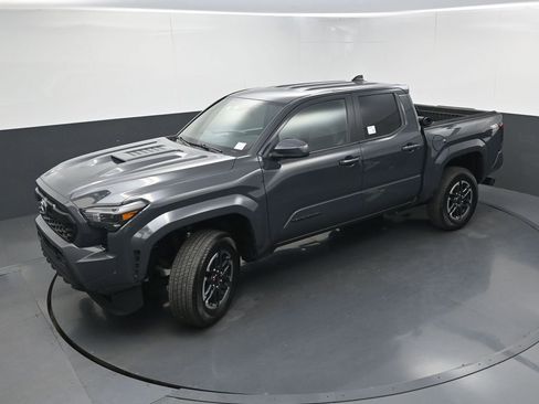 Used 2024 Toyota Tacoma TRD Sport AWD/4WD image 32