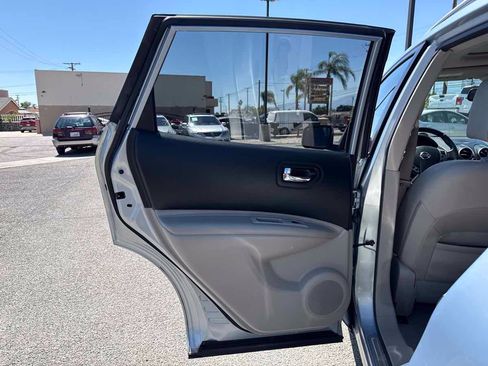 Used 2013 Nissan Rogue SL FWD image 9