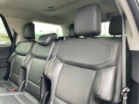 Used 2025 Ford Expedition Active image 30