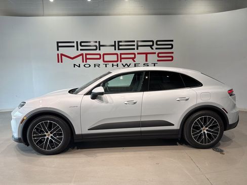 Used 2025 Porsche Macan 4 Electric image 10