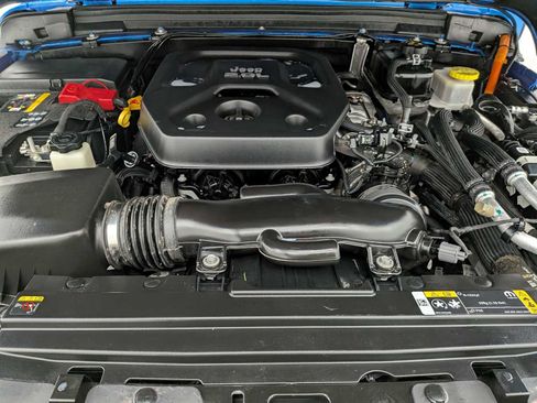 Used 2022 Jeep Wrangler Unlimited Sahara w/ Cold Weather Group image 14